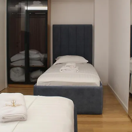 Royal Palace Apartment